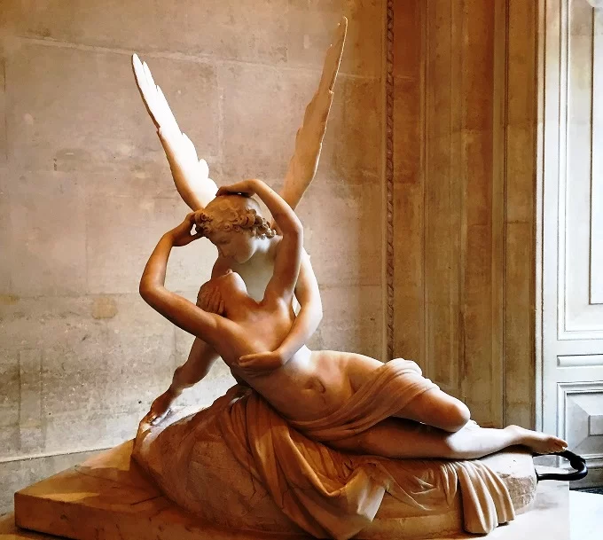 Louvre museum highlights and history - Image 5
