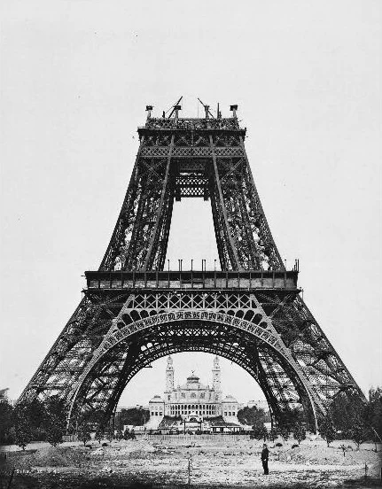 Construction_tour_eiffel