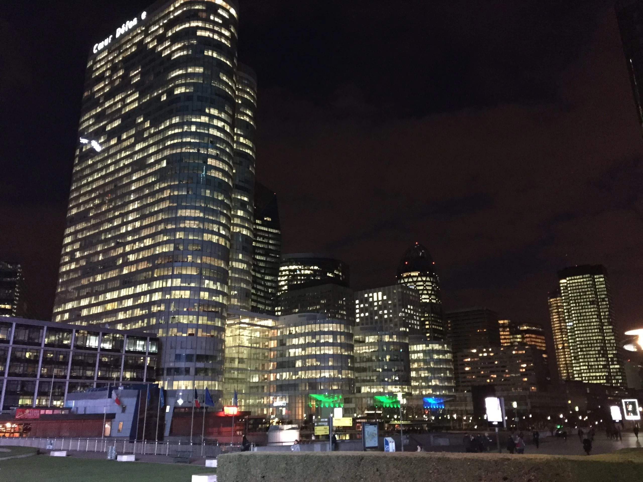High rise Paris La Defense - Image 3