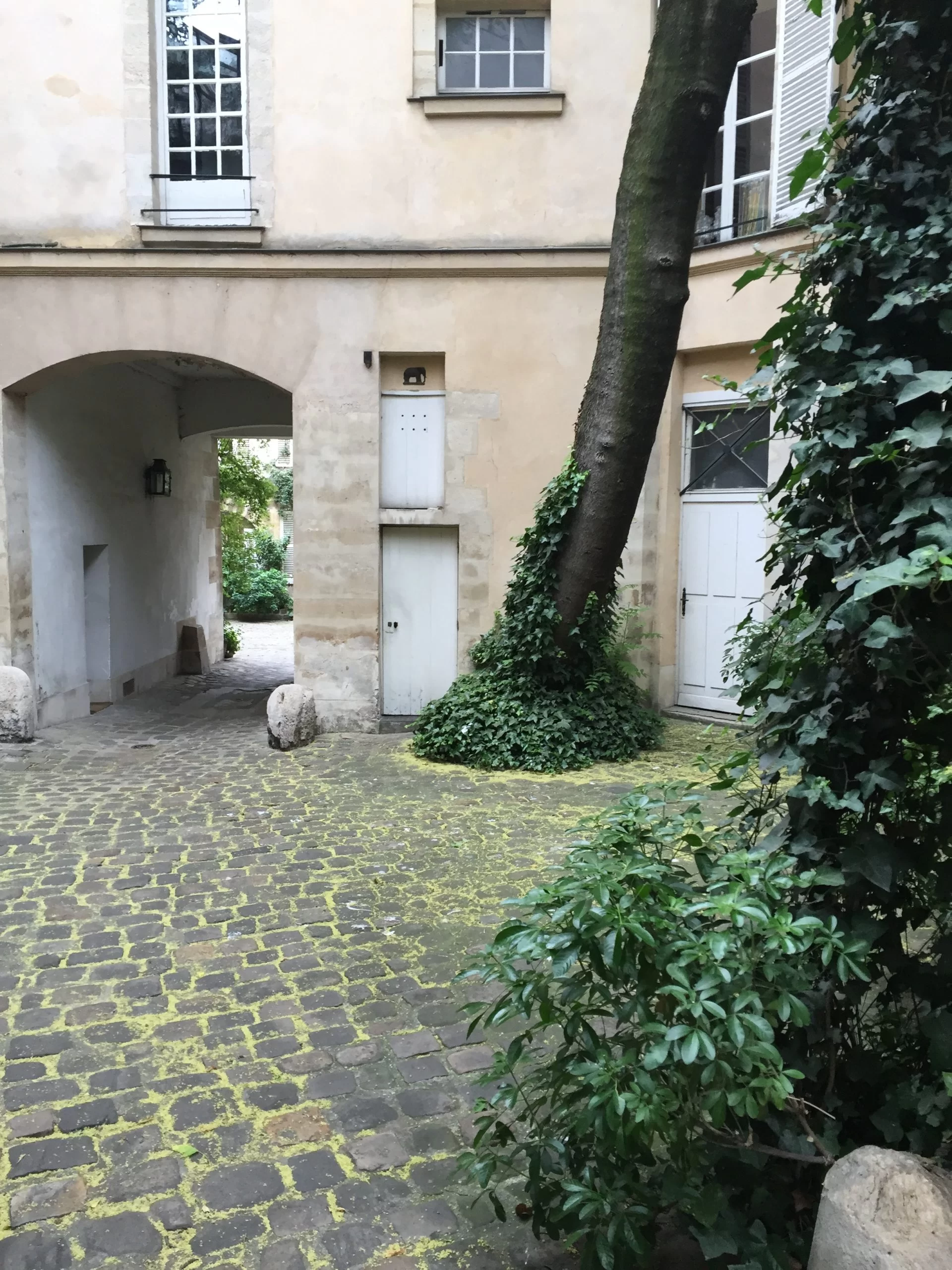 Saint Germain des Prés - Image 6