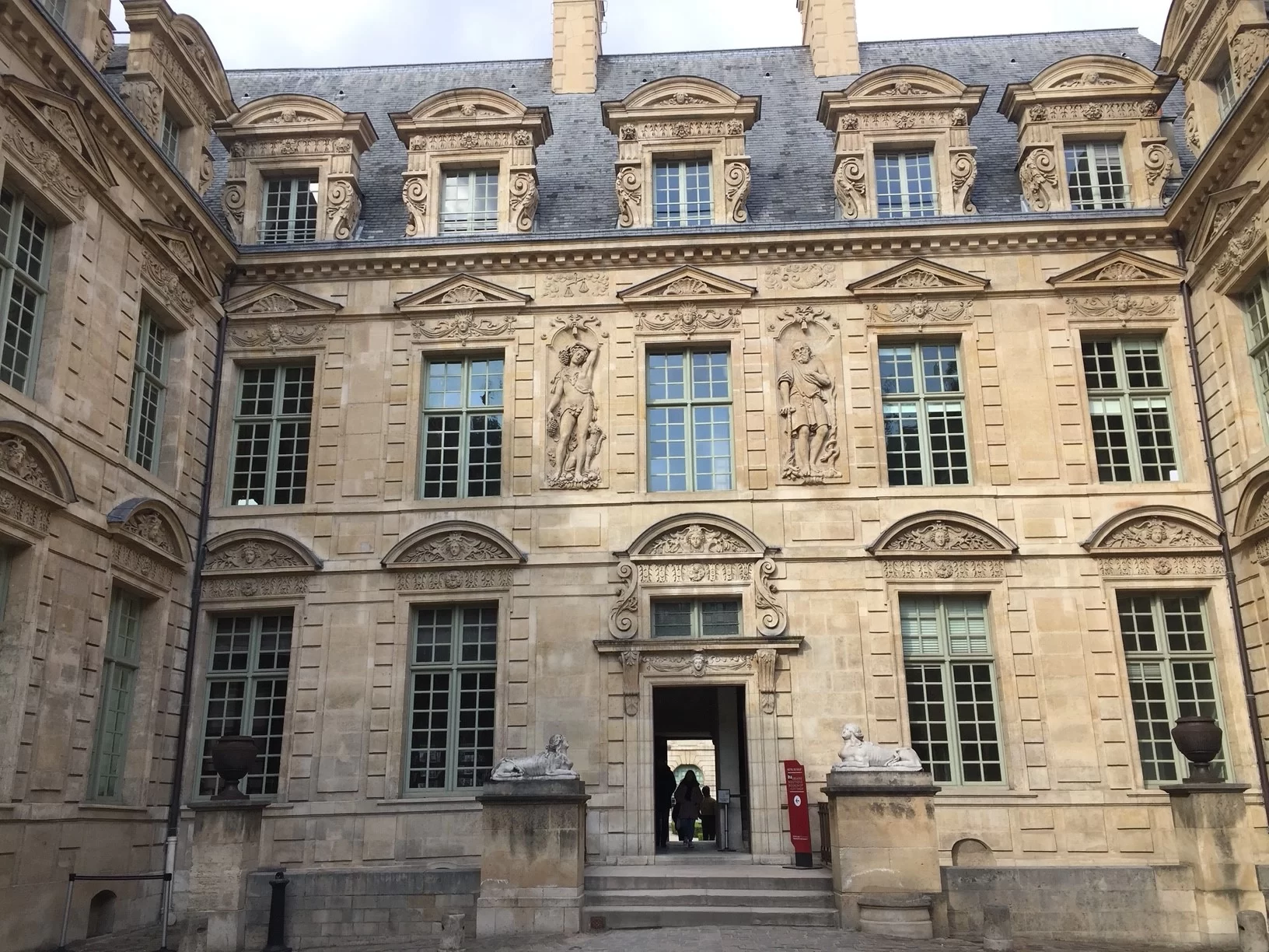 Paris aristocratique dans le Marais – Image 6