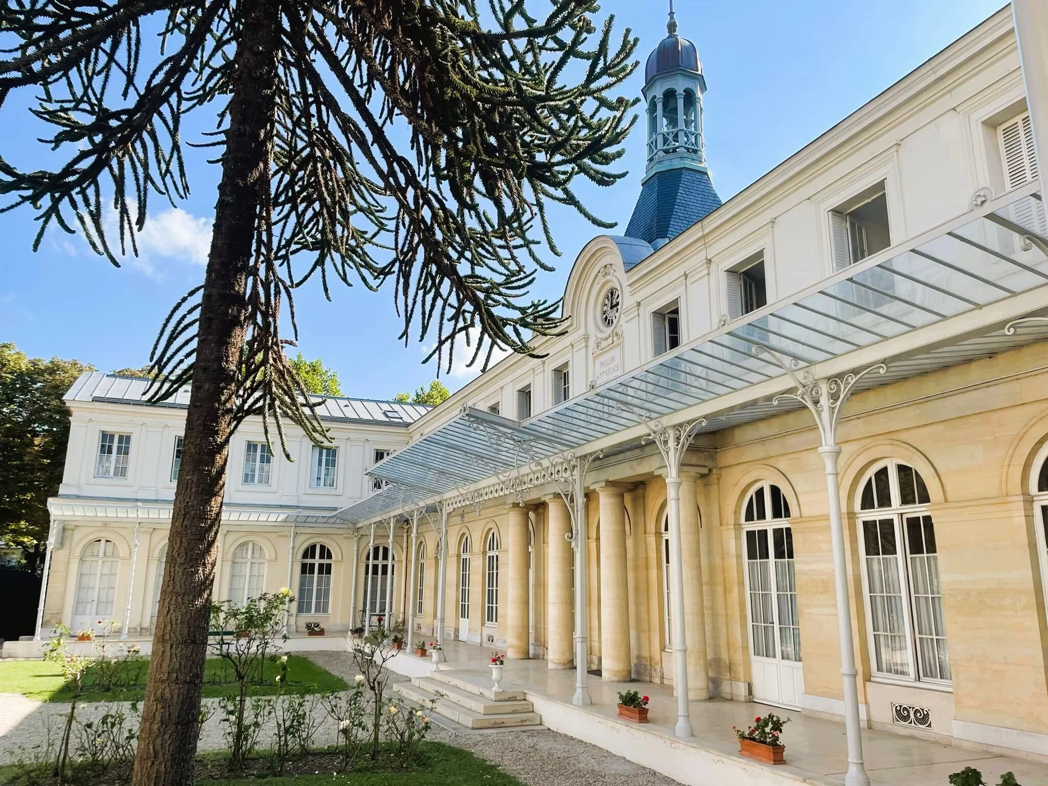 Le Chateau de Neuilly et la Vierge noire – Image 2